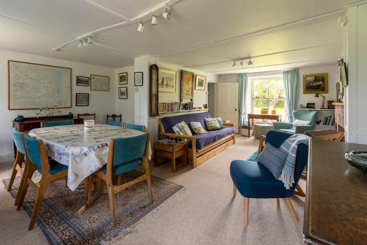 Adorable Two Bed Norfolk Broads Holiday Home - River Views With Moorings & Fishing Stalham Buitenkant foto