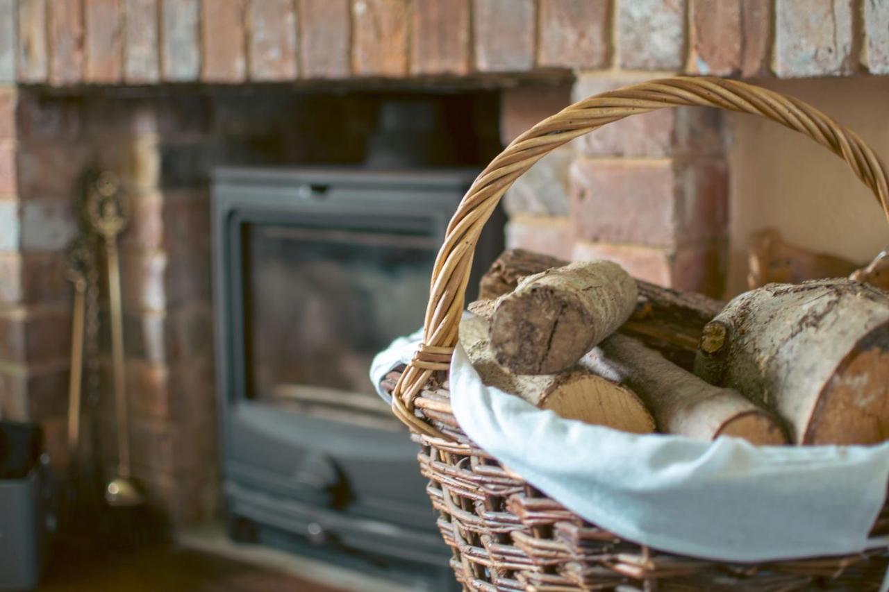 Adorable Two Bed Norfolk Broads Holiday Home - River Views With Moorings & Fishing Stalham Buitenkant foto