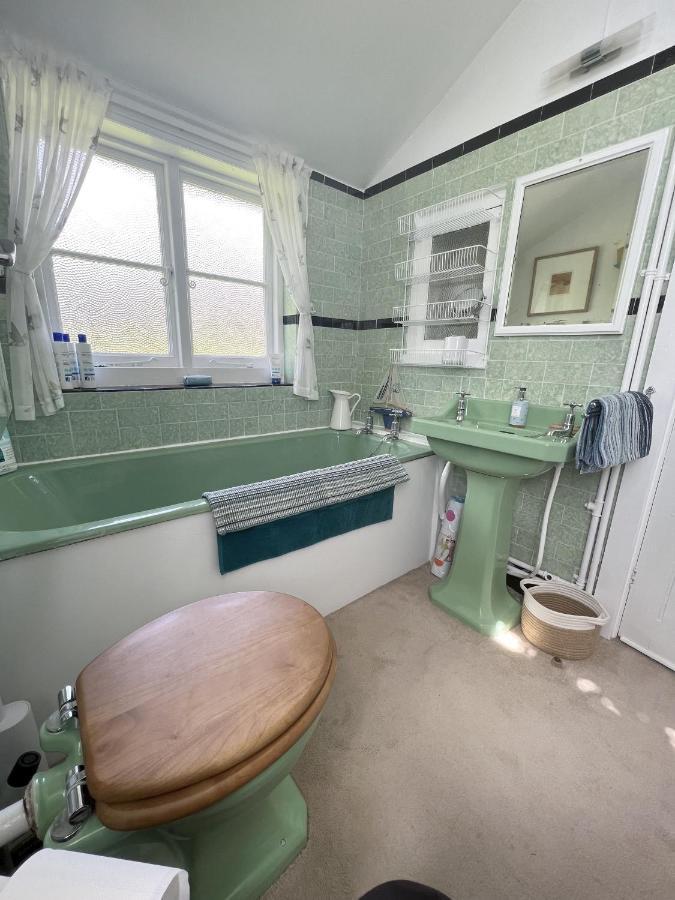Adorable Two Bed Norfolk Broads Holiday Home - River Views With Moorings & Fishing Stalham Buitenkant foto
