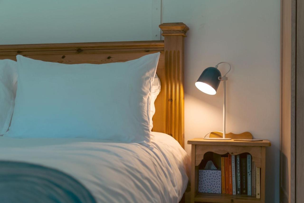 Adorable Two Bed Norfolk Broads Holiday Home - River Views With Moorings & Fishing Stalham Buitenkant foto