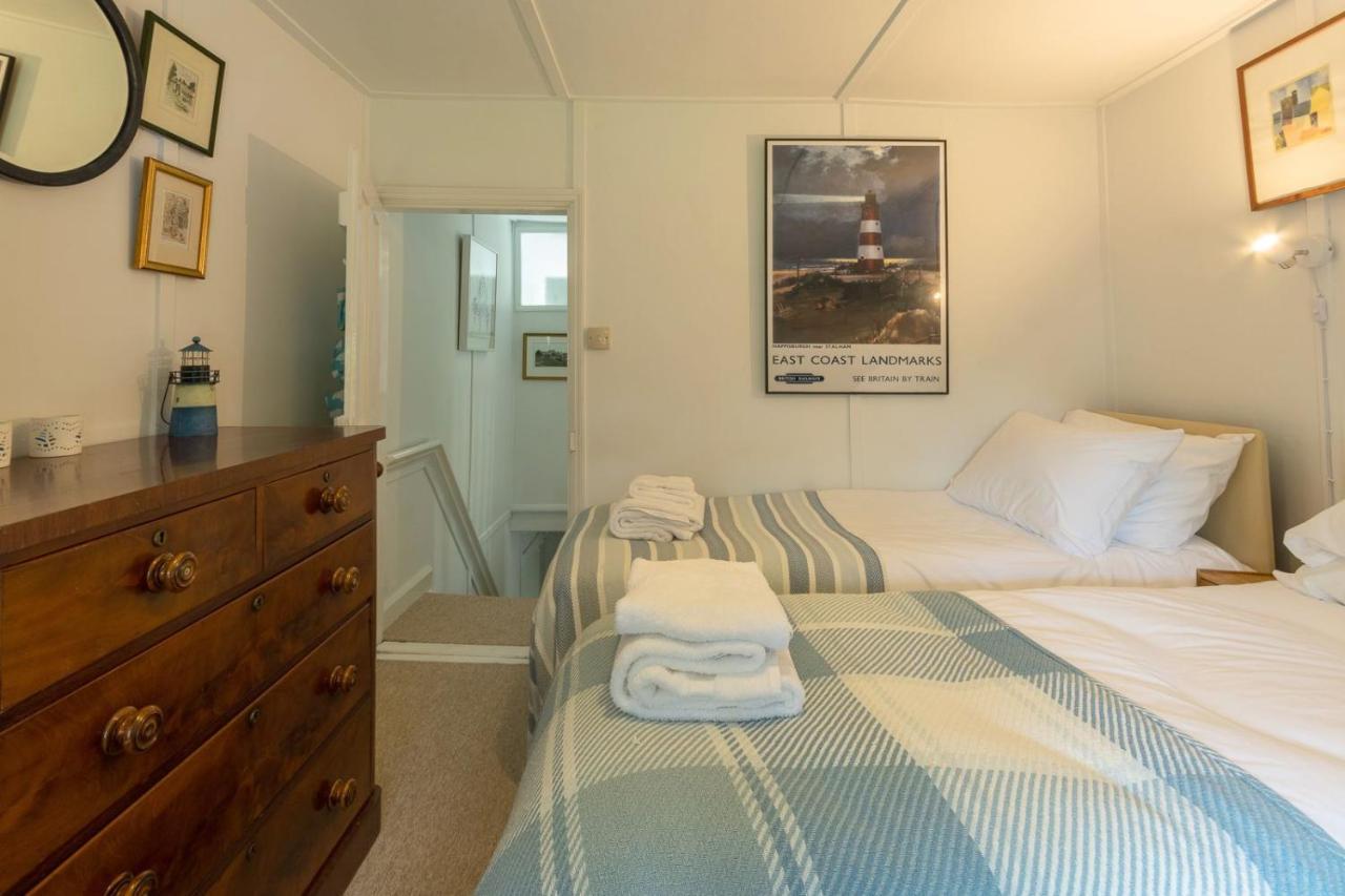 Adorable Two Bed Norfolk Broads Holiday Home - River Views With Moorings & Fishing Stalham Buitenkant foto