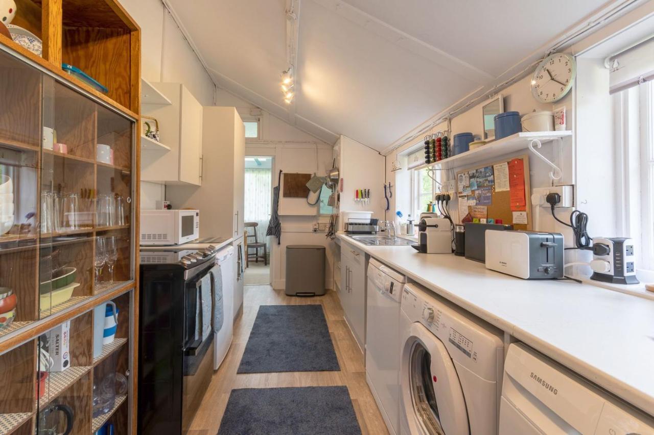 Adorable Two Bed Norfolk Broads Holiday Home - River Views With Moorings & Fishing Stalham Buitenkant foto